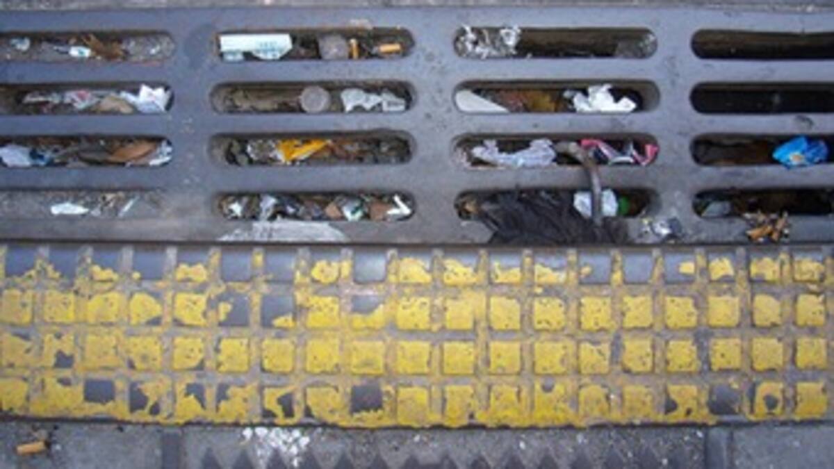 Control y prevención de residuos sólidos para que no obstruyan alcantarillado