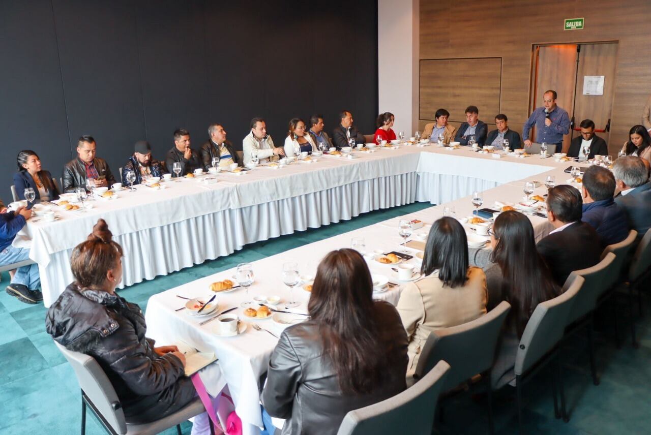 El viceministro de Transporte, Eduardo Enríquez Caicedo, dialogó con el sector transportador de Pasto