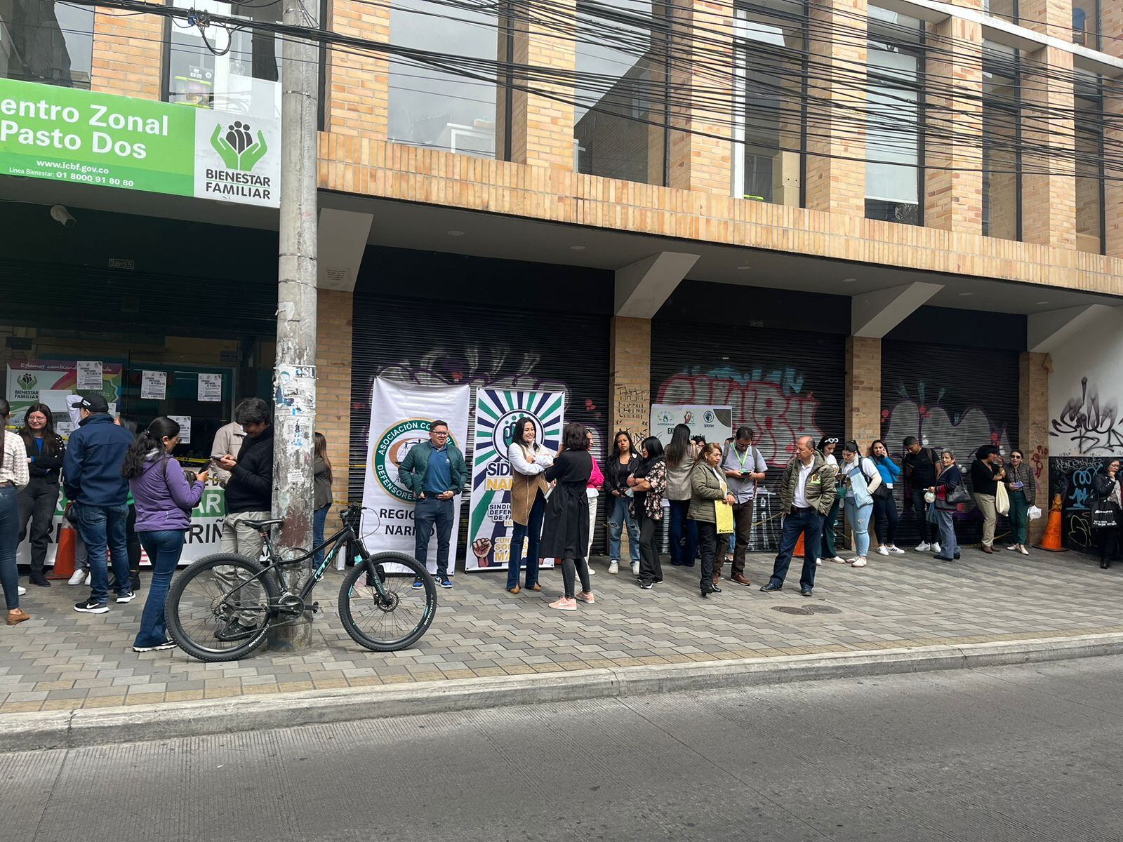 Plantón trabajadores ICBF . FOTO: Caracol Radio