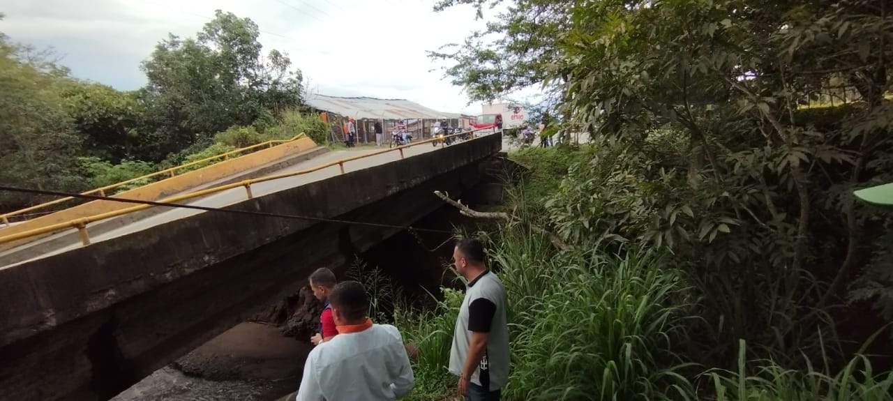 Colapsó puente en el norte del Valle del Cauca.