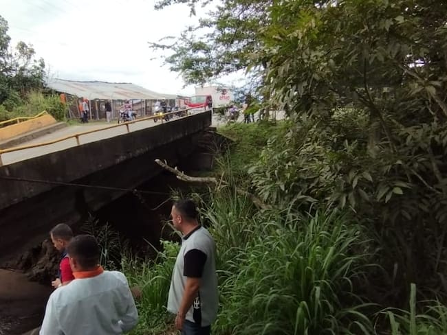 Colapsó puente en el norte del Valle del Cauca.