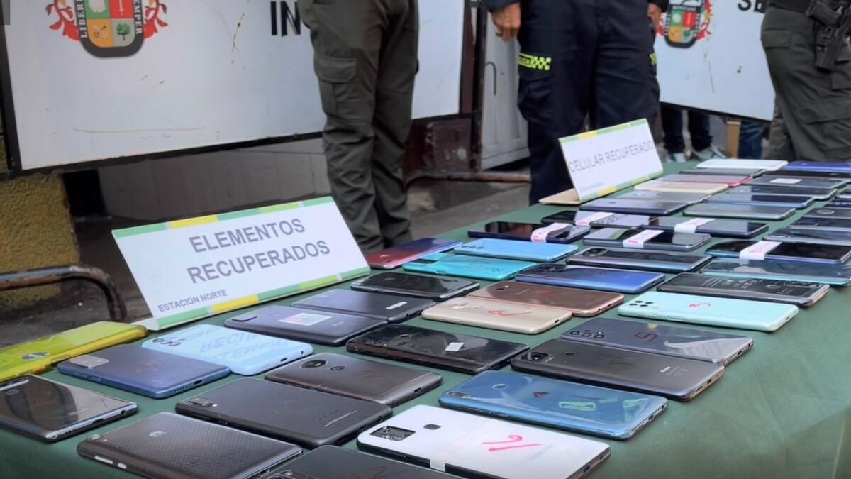 Video: Policía incautó más de 50 celulares que estaban en el mercado de las pulgas