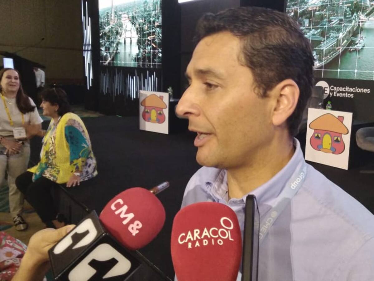 Colombianos se están endeudando menos debido a tasas de interés: Superfinanciero