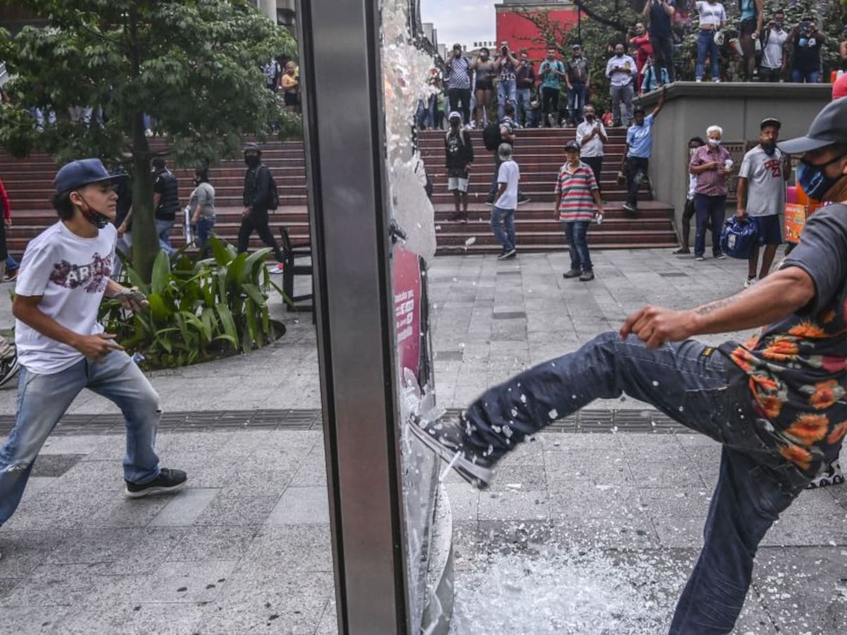 Trasladan a presos que promovían disturbios en Bogotá desde la Cárcel