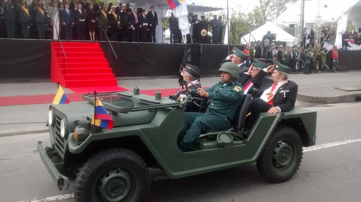 Miles de personas en todo el país se movilizan para observar los desfiles del 20 de julio.