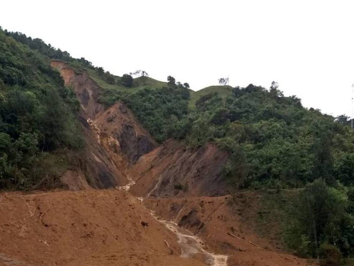 Dos muertos y dos desaparecidos por deslizamiento de tierra en Santa Fe de Antioquia