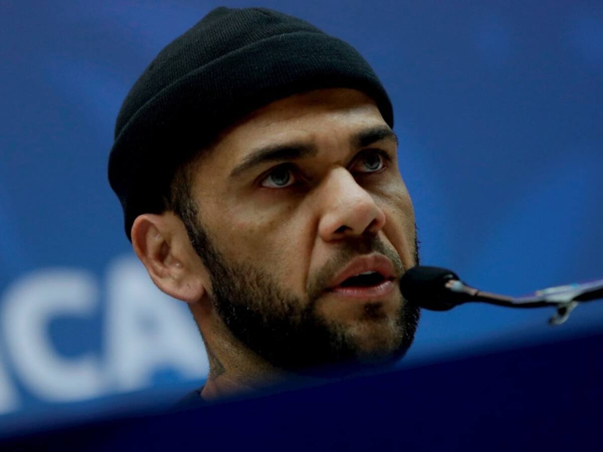 "Piense en el bienestar del país y del pueblo": Dani Alves a Bolsonaro