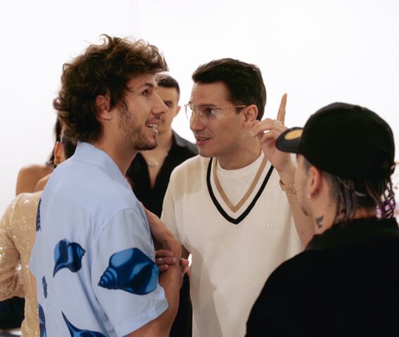 SE REUNE CON INFLUENCERS ARTISTAS Y MEDIOS DE COMUNICACION