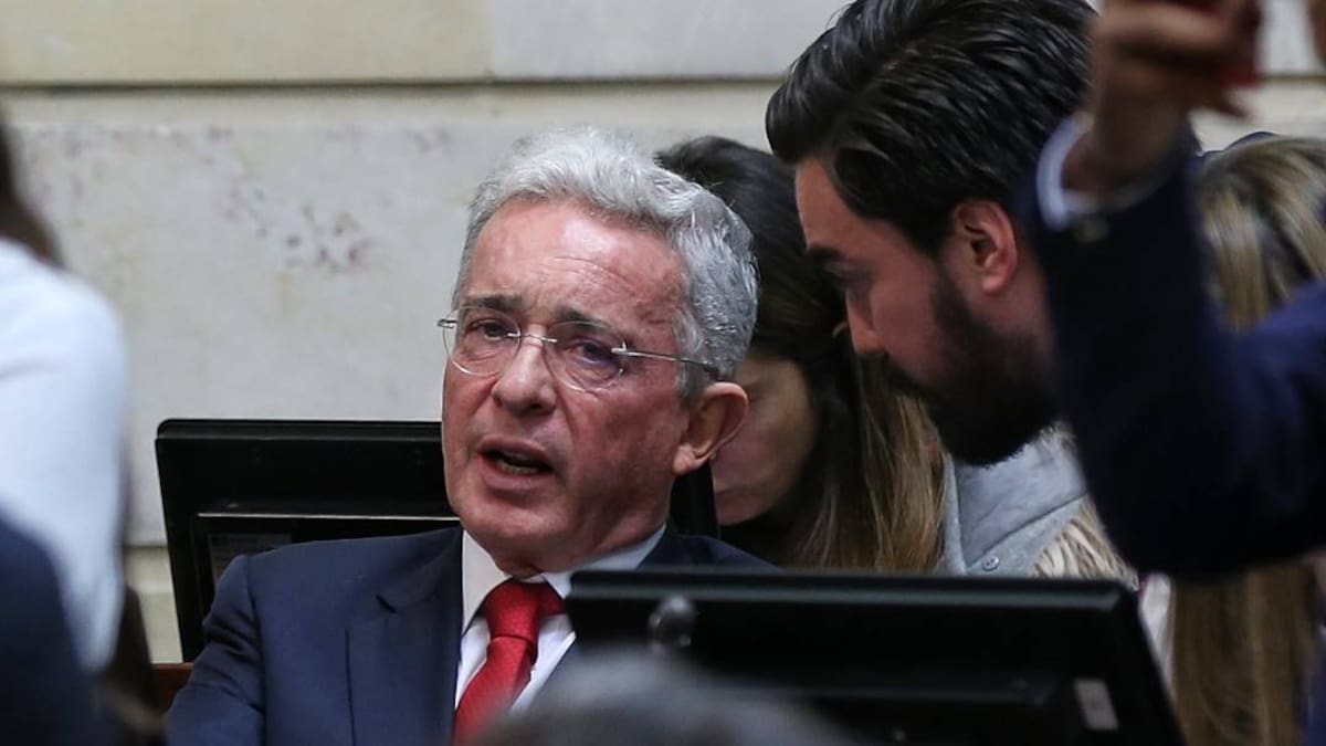 ¿Tarde?, Uribe regaña a senadores que no votaron proyecto de receso legislativo