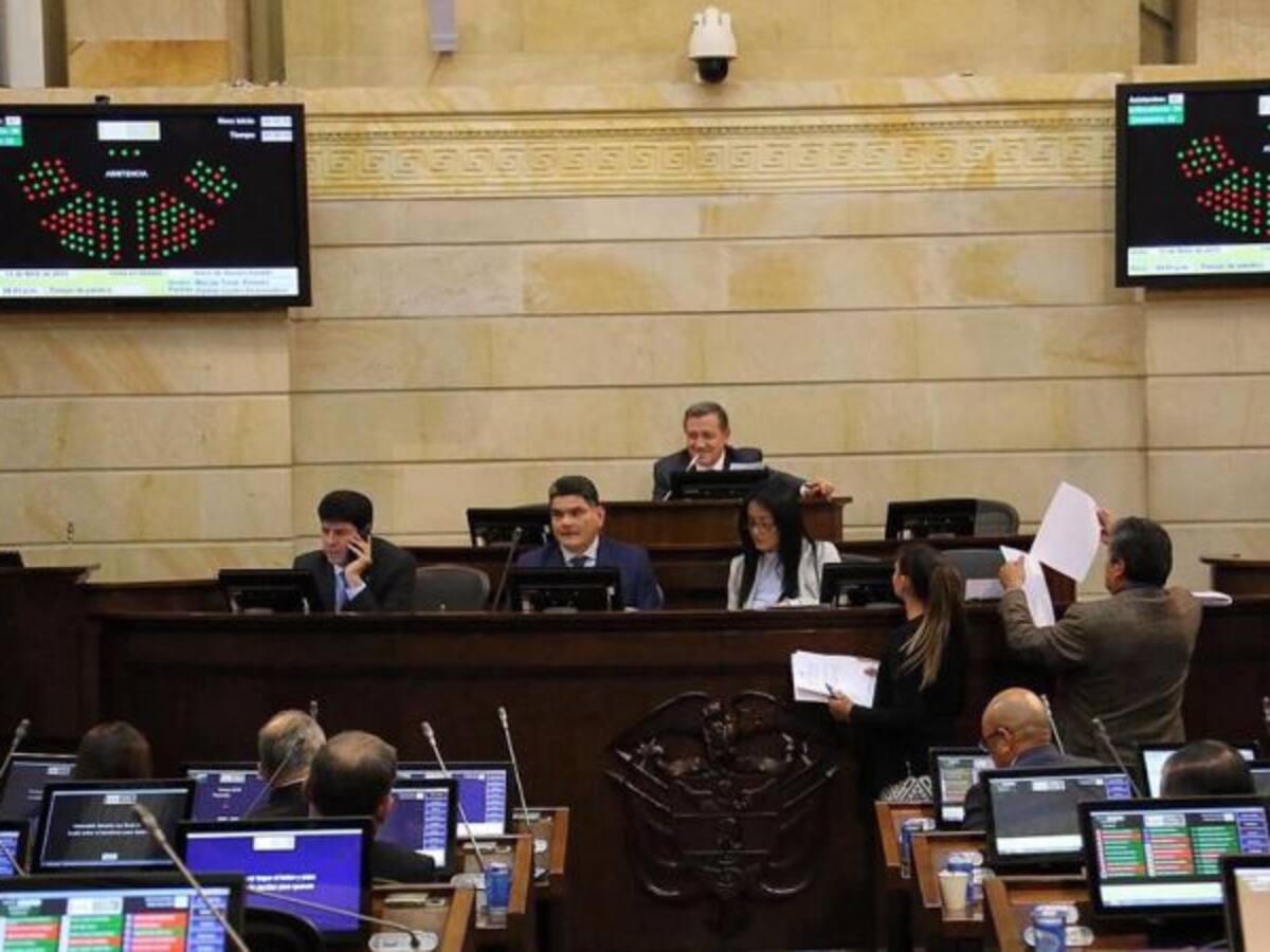 Por falta de quórum y tiempo se hunden curules de paz y reforma a la JEP
