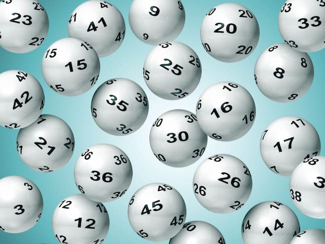 Lotto, Falling Lottery Balls on Green Background - Lottokugeln