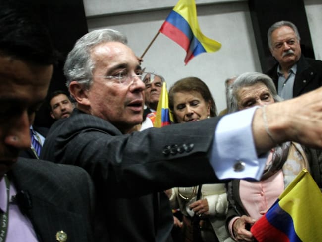 Uribe criticó ‘jalón de orejas’ de Santos al Congreso y el Consejo de Estado