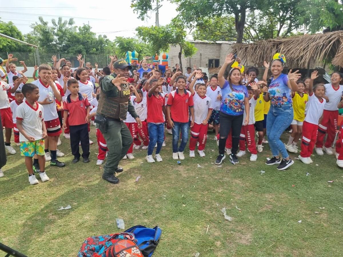 Policía de Magangué lideró día de concursos y sorpresas para más de 300 niños