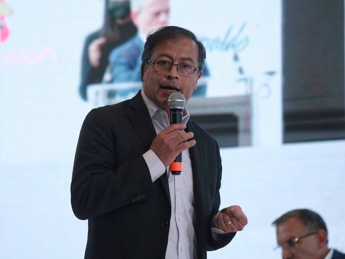 Gustavo Petro y Pacto Histórico son los ganadores de la última encuesta Invamer del año