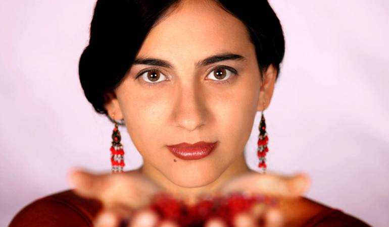 Con su música que sale del alma.