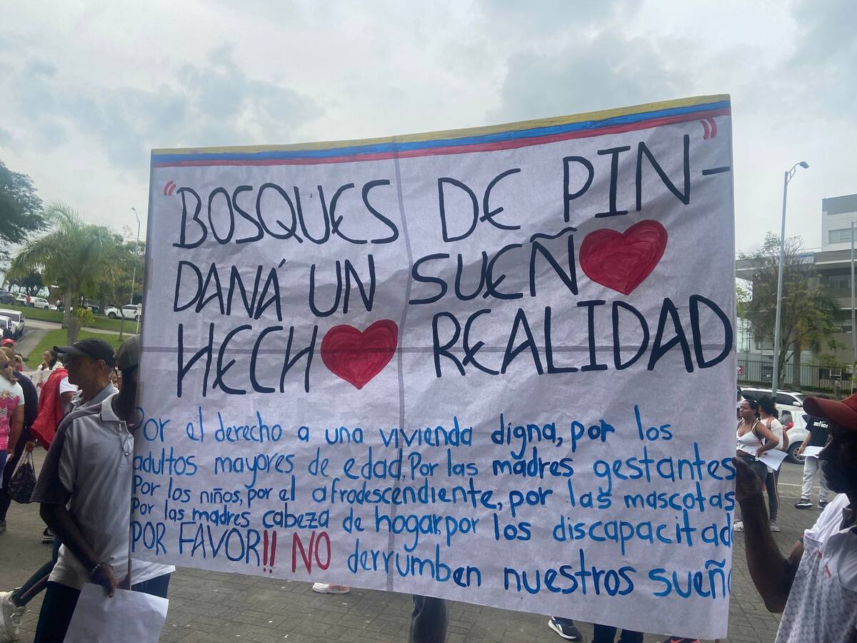 Habitantes de Caimalito en Pereira protestaron por orden de desalojo