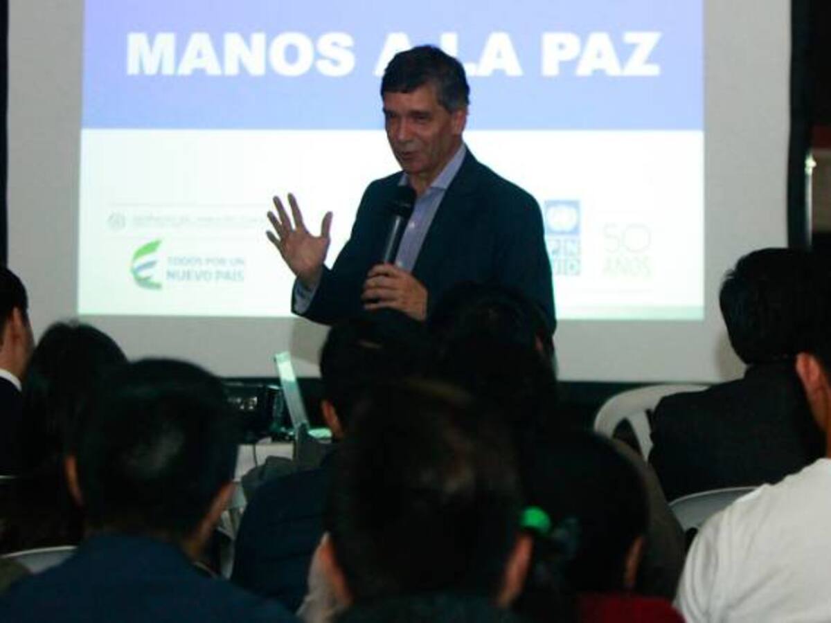 "Universitarios serán los Cuerpos de Paz del país": Rafael Pardo