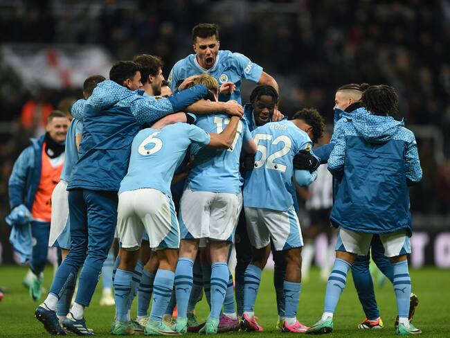 Kevin De Bruyne y Oscar Bobb le dan la victoria al City / Getty Images