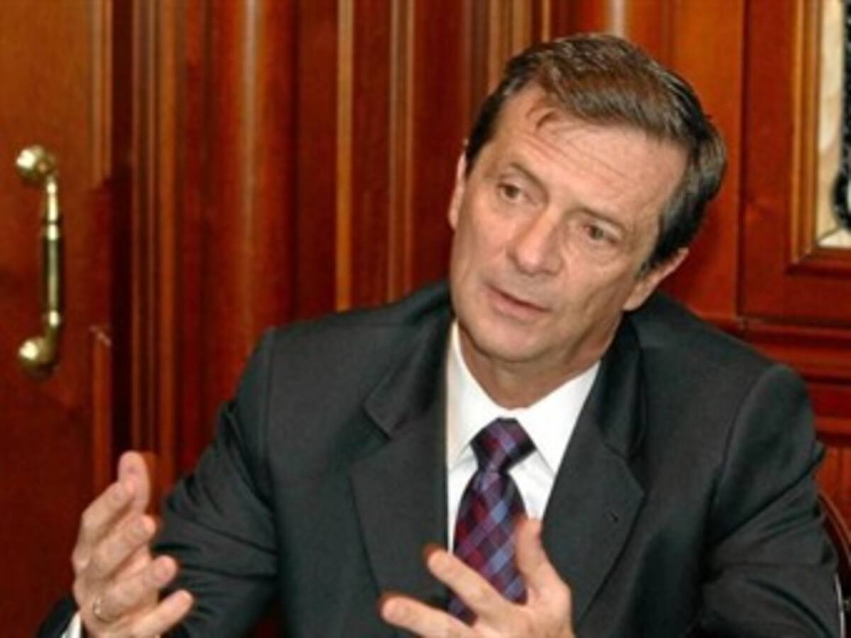 Fernando Londoño pide que José Obdulio salga de lista uribista al Senado