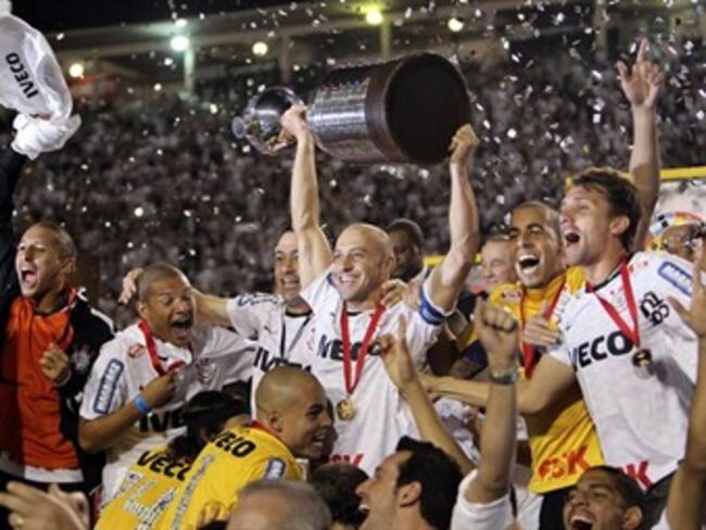 Corinthians se coronó por primera vez campeón de Copa Libertadores