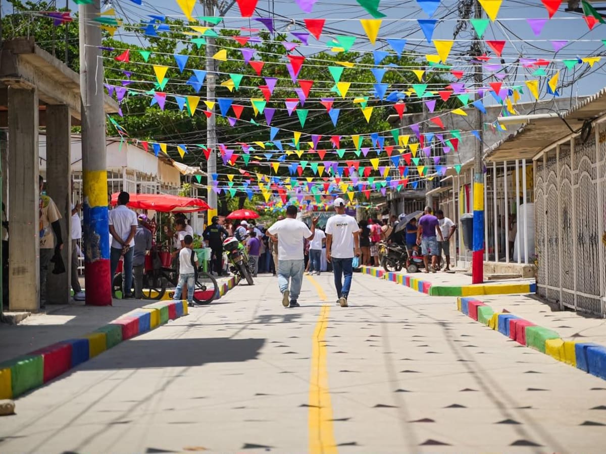 Gobernador Yamil Arana entrega nuevas vías pavimentadas en el barrio El Pozón