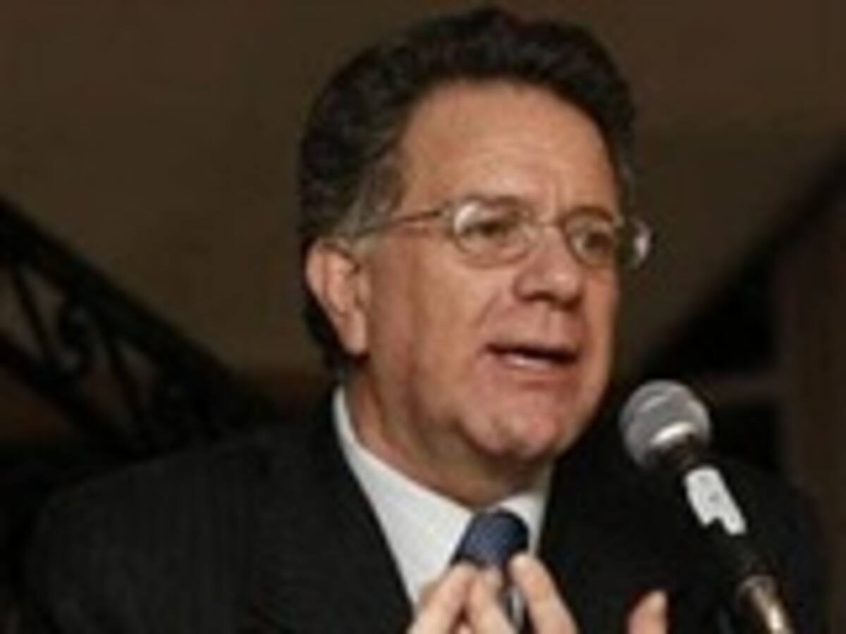 Luis Carlos Restrepo: El partido de la U se la juega toda por el referendo reeleccionista