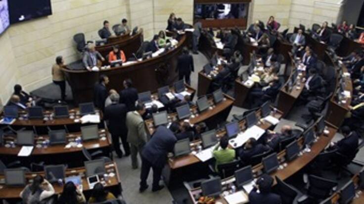 Aprueban reelección y periodos de 6 años para alcaldes y gobernadores