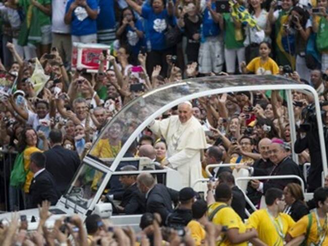 El papa en Río: &quot;No traigo oro ni plata, sino algo más valioso, a Cristo&quot;