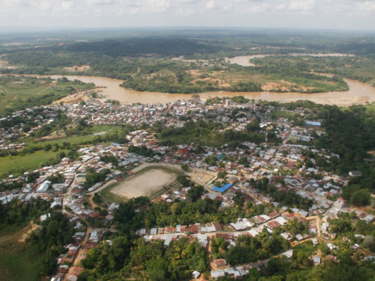 Combates entre grupos armados tiene confinada a una vereda en Zaragoza, Antioquia