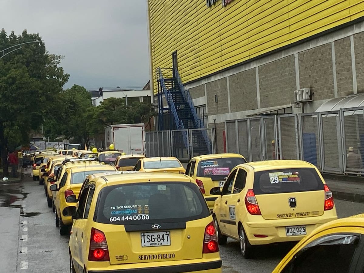 Taxistas del Valle de Aburrá buscan demandar al Estado por falta de apoyo