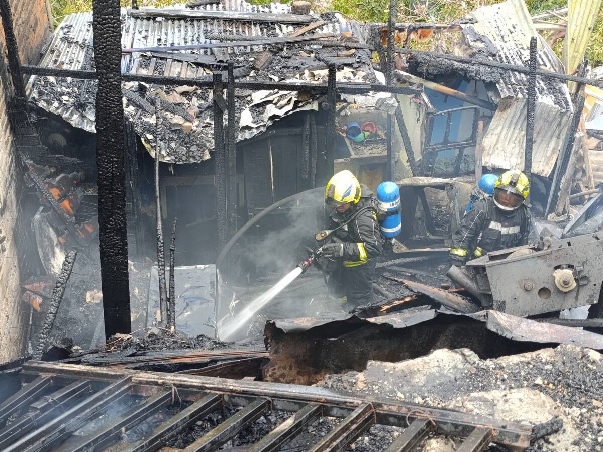 Una familia damnificada tras incendio en el sector de Bachué