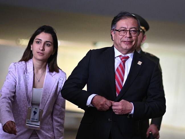 Laura Sarabia, a la derecha del presidente Gustavo Petro. Foto: EFE/ Andre Borges ARCHIVO