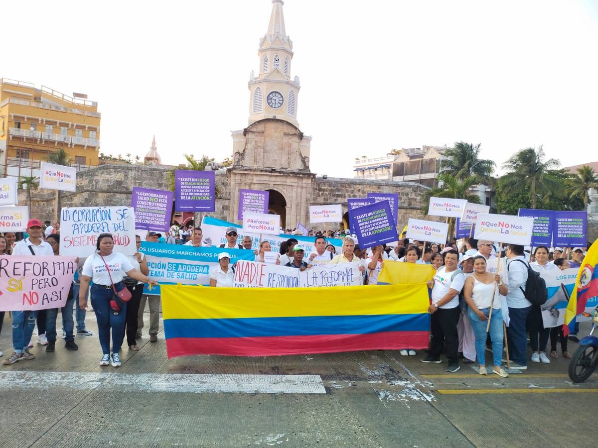 Usuarios de EPS marcharon en el Centro Histórico contra la reforma a la salud