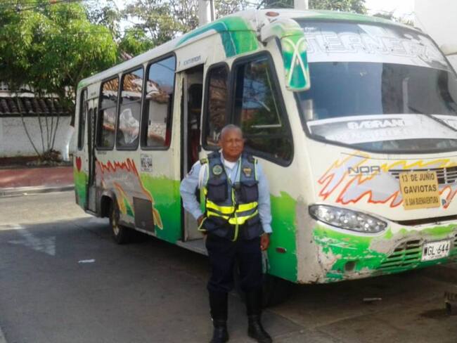 Sancionan conductor de buseta por manejar en carril exclusivo en Cartagena