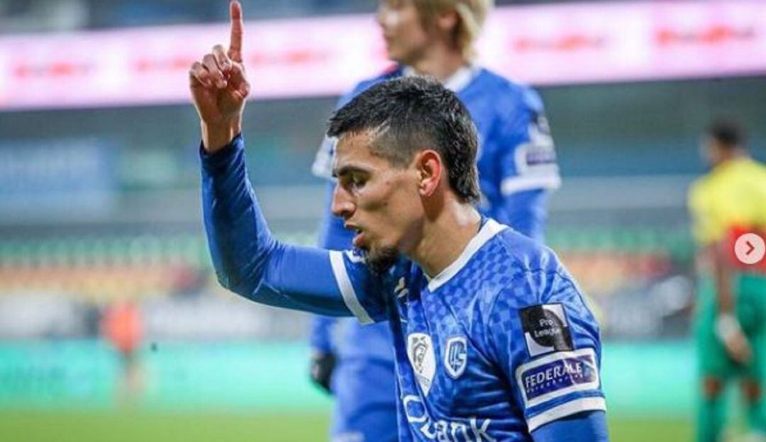 Daniel Muñoz festeja su anotación en la goleada del Genk.