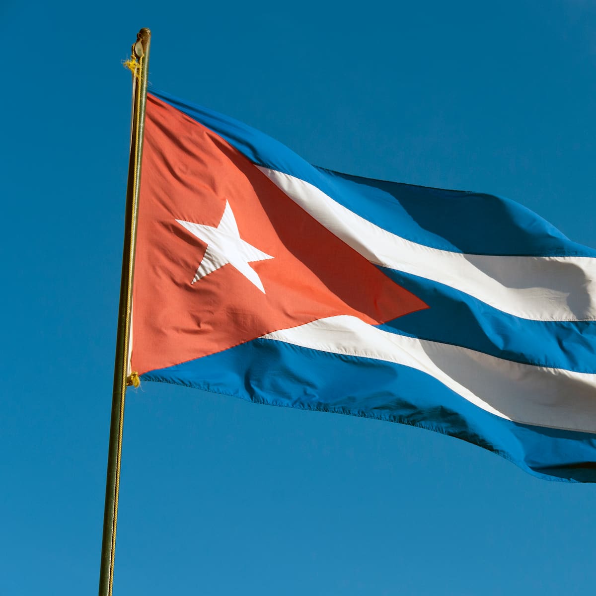 Cuba permitirá a sus ciudadanos en el exterior invertir en el sector privado