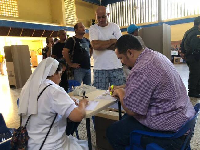 Las autoridades dieron apertura a la jornada democrática en el departamento del Magdalena desde la Institución Educativa Distrital Normal Superior María Auxiliadora que está ubicada en la ciudad de Santa Marta. CARACOL RADIO