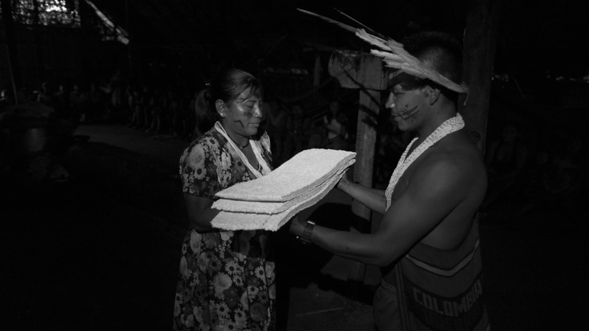 Dentro de su mitología, grupos como el Kii Rtkt Bare Hakoa se consideran directamente el origen y las protectoras de la yuca (el alimento base del Amazonas), personificando la fertilidad de la tierra. | Foto: Rosalía León