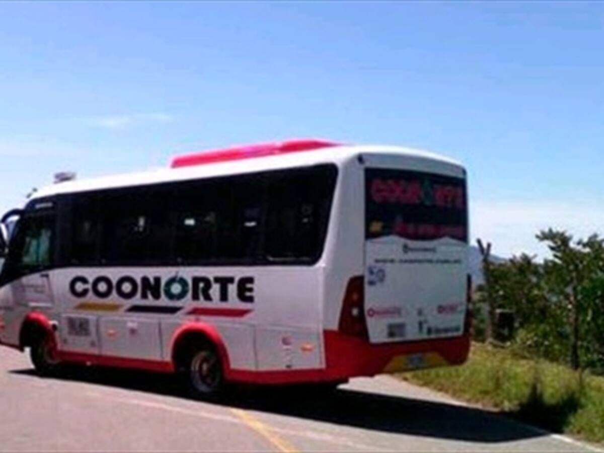 Destruyen el bus cargado con explosivos por las Farc en norte de Antioquia