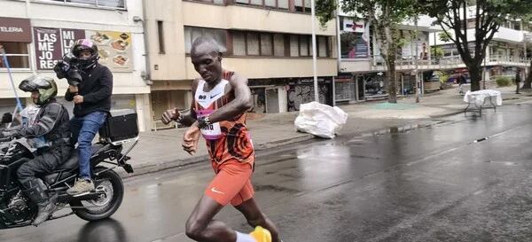 Erick Sang se queda con la Media Maratón de Bogotá e impone impresionante récord / @mediamaratonbog
