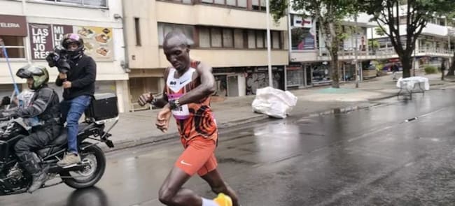 Erick Sang se queda con la Media Maratón de Bogotá e impone impresionante récord / @mediamaratonbog