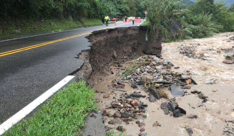 Daño en la vía Cúcuta a Pamplona sector La Miguelera