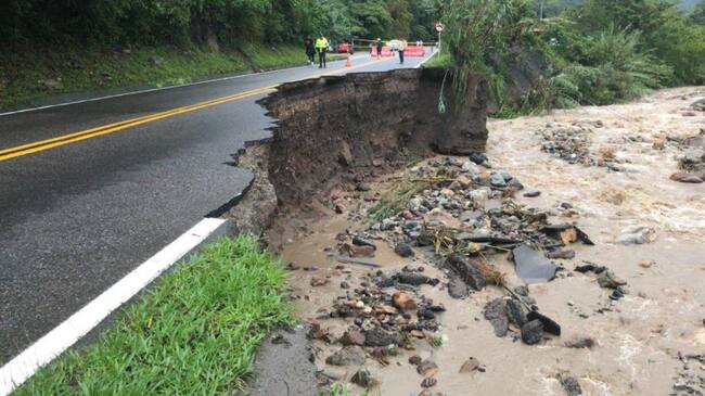 Daño en la vía Cúcuta a Pamplona sector La Miguelera