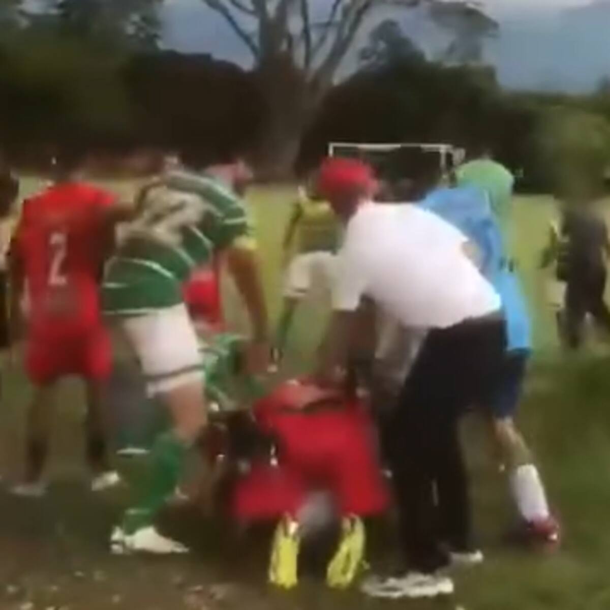 No hay derecho, en batalla campal terminó un partido de fútbol aficionado en el Quindío
