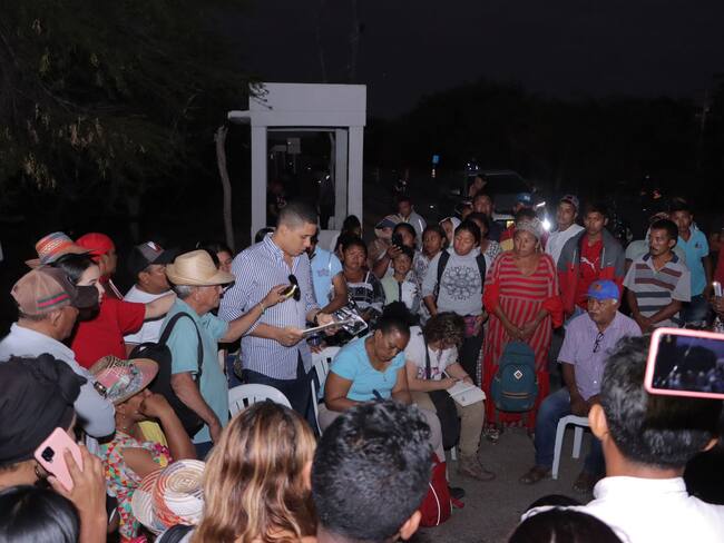 Se levantó el paro de docentes en la vía Riohacha - Maicao