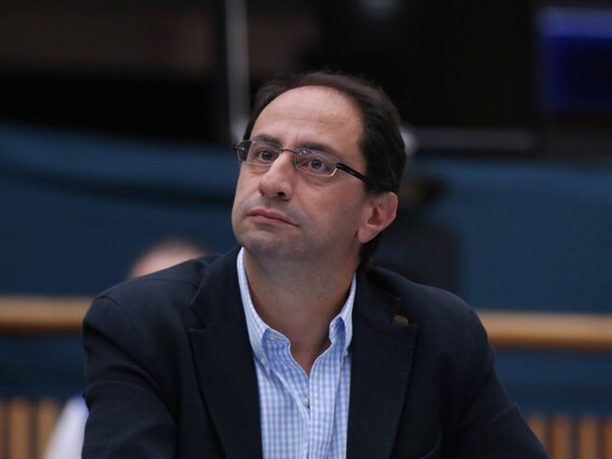 Exministro Restrepo califica como un duro golpe la suspensión de las exportaciones de Israel