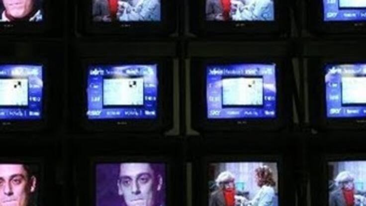 Pacsa anuncia su retiro de la licitación para el tercer canal privado de TV