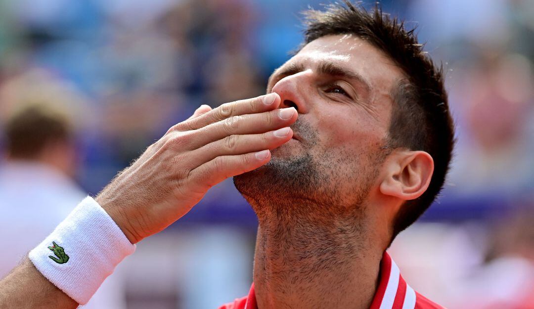 Djokovic festeja junto a sus compatriotas en Belgrado.