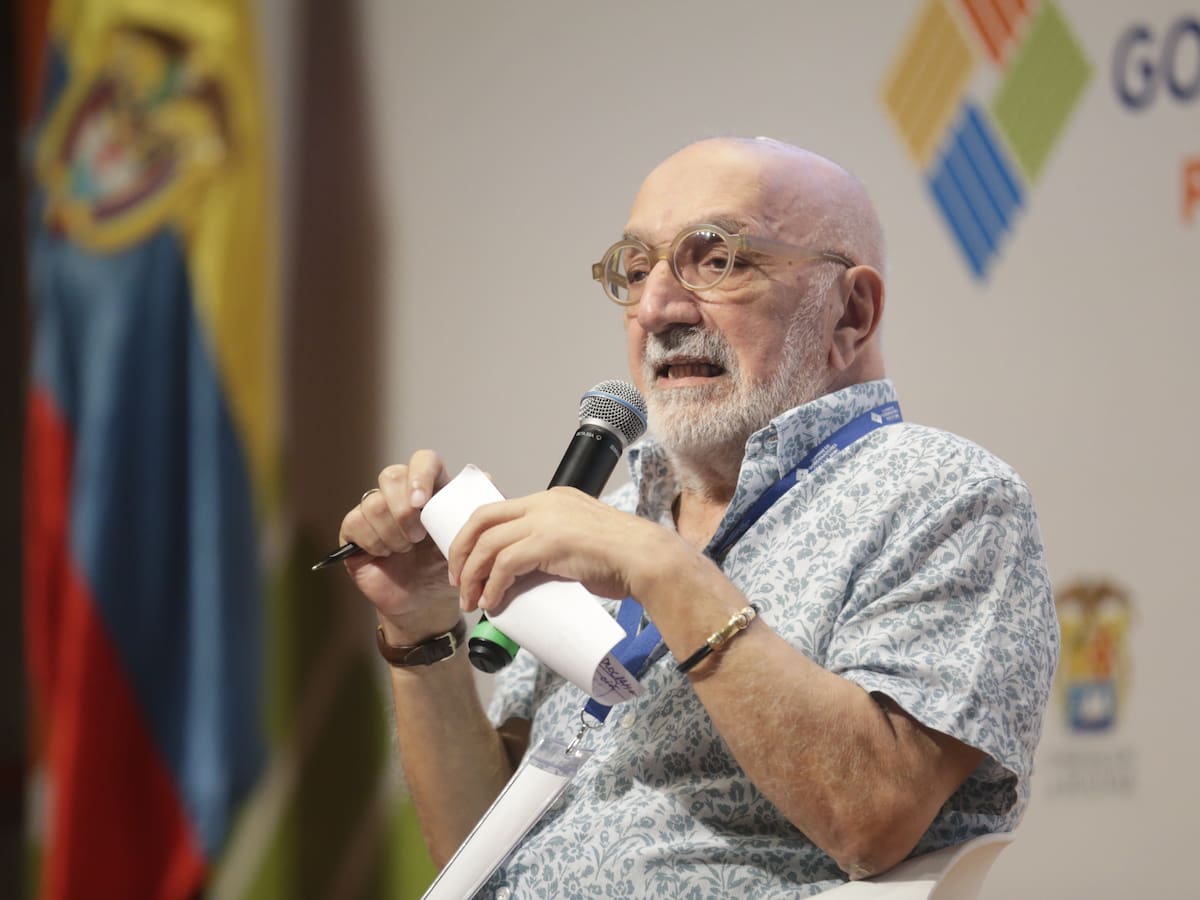 Juan Gossaín fue trasladado a otra clínica y sigue estable: Medihelp