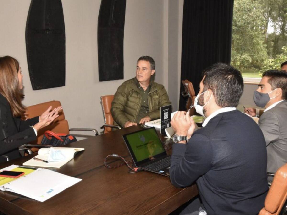 Instalan mesa sobre ampliación del aeropuerto José María Córdova
